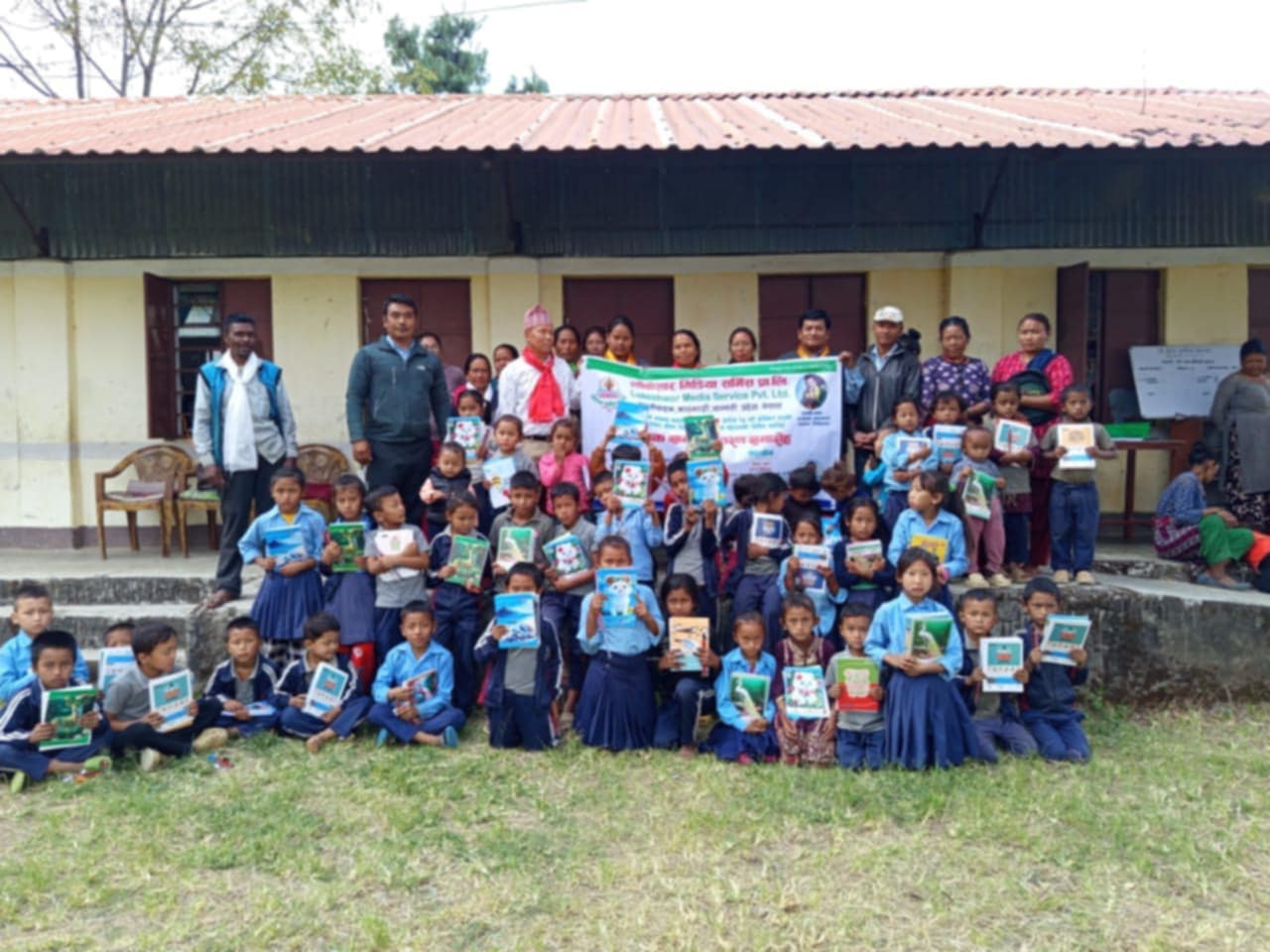 मेदामसुका ४४ जना विद्यार्थीलाई शैक्षिक सामग्री वितरण सम्पन्न