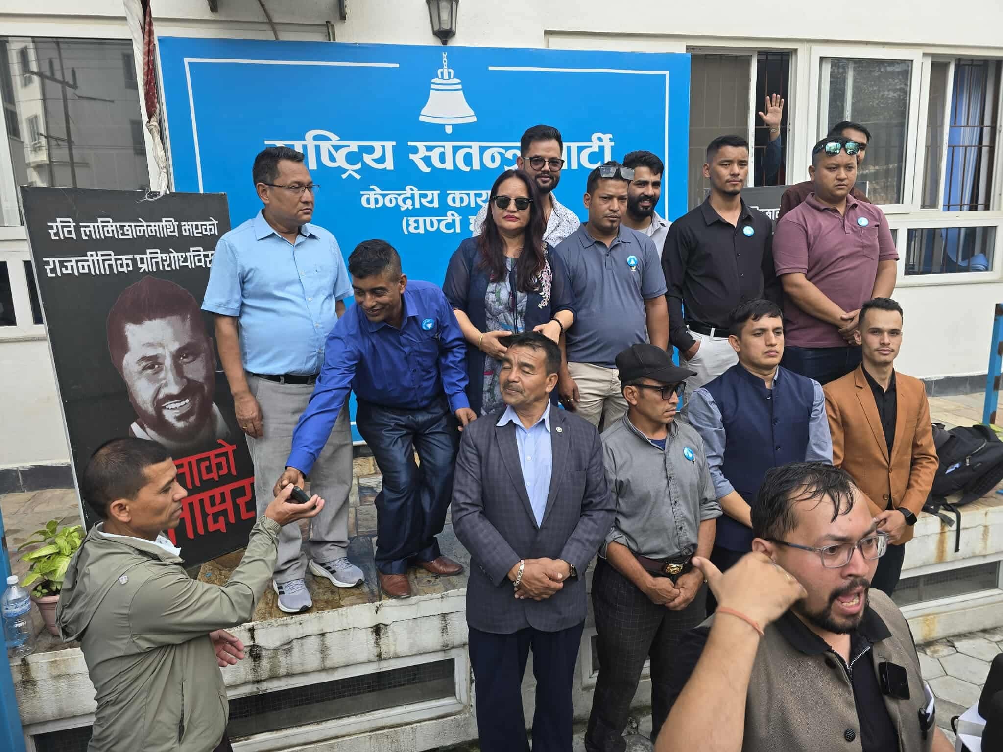 भुम्लुका पूर्व उपाध्यक्ष श्रेष्ठ सहित एक दर्जन नेता–कार्यकर्ता रास्वपामा प्रवेश