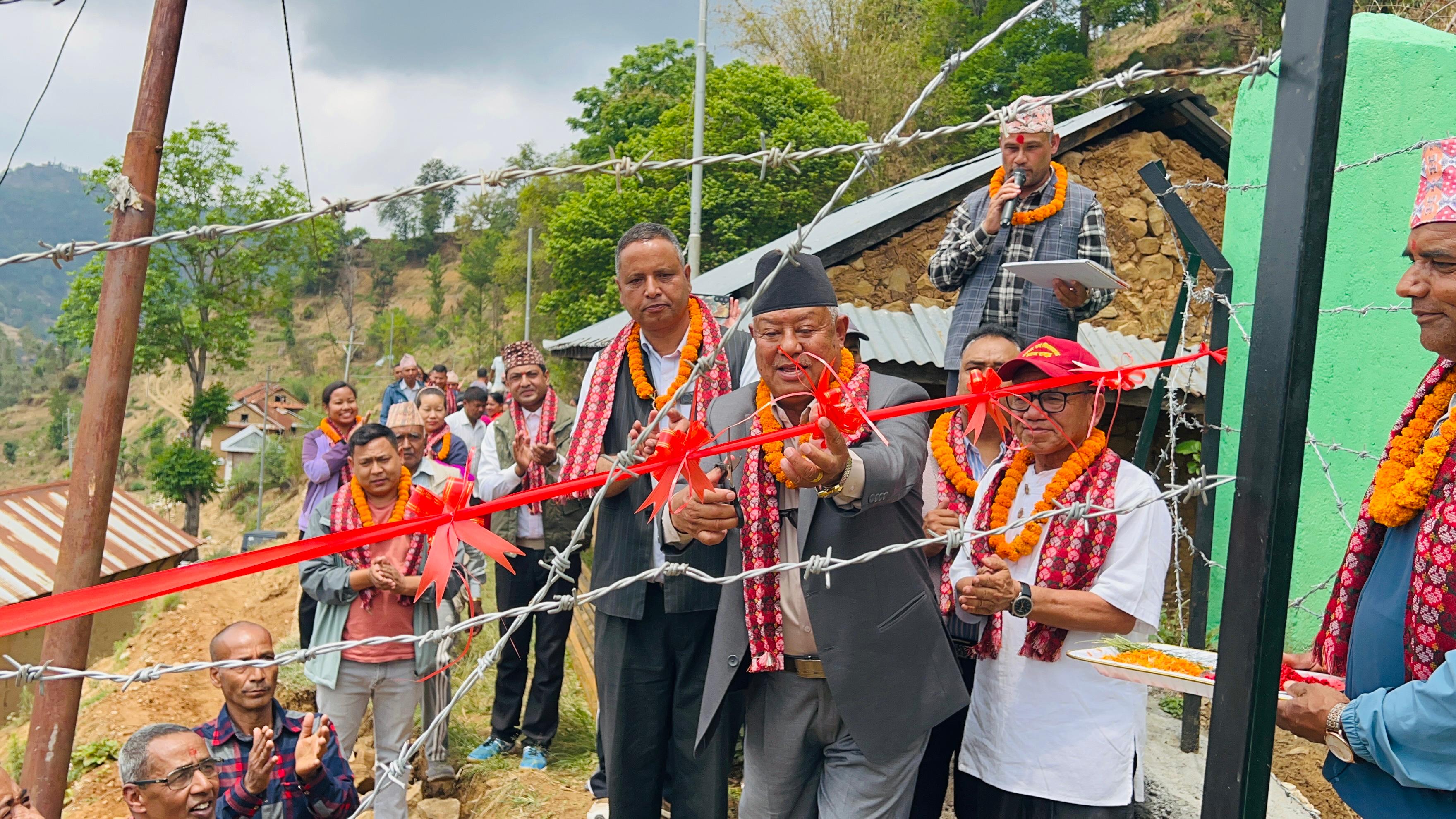 खानेपानी समस्याकै कारण विस्थापितको तयारीमा थियौँ अहिले खुसी छौं