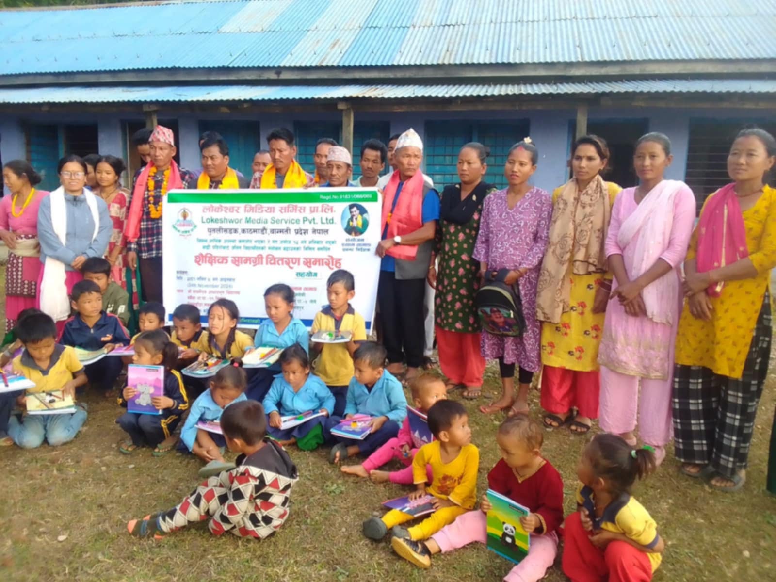 सिमात पिपलडाँडाका २९ जना विद्यार्थीलाई शैक्षिक सामग्री वितरण