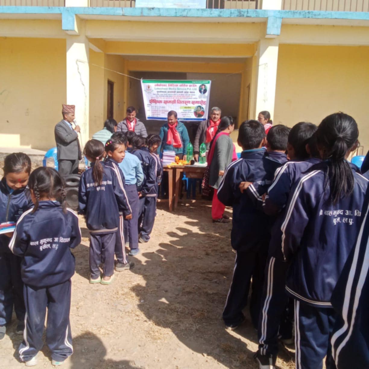 बुखेल उन्युचौंरमा ६४ जना विद्यार्थीलाई शैक्षिक सामग्री वितरण सम्पन्न