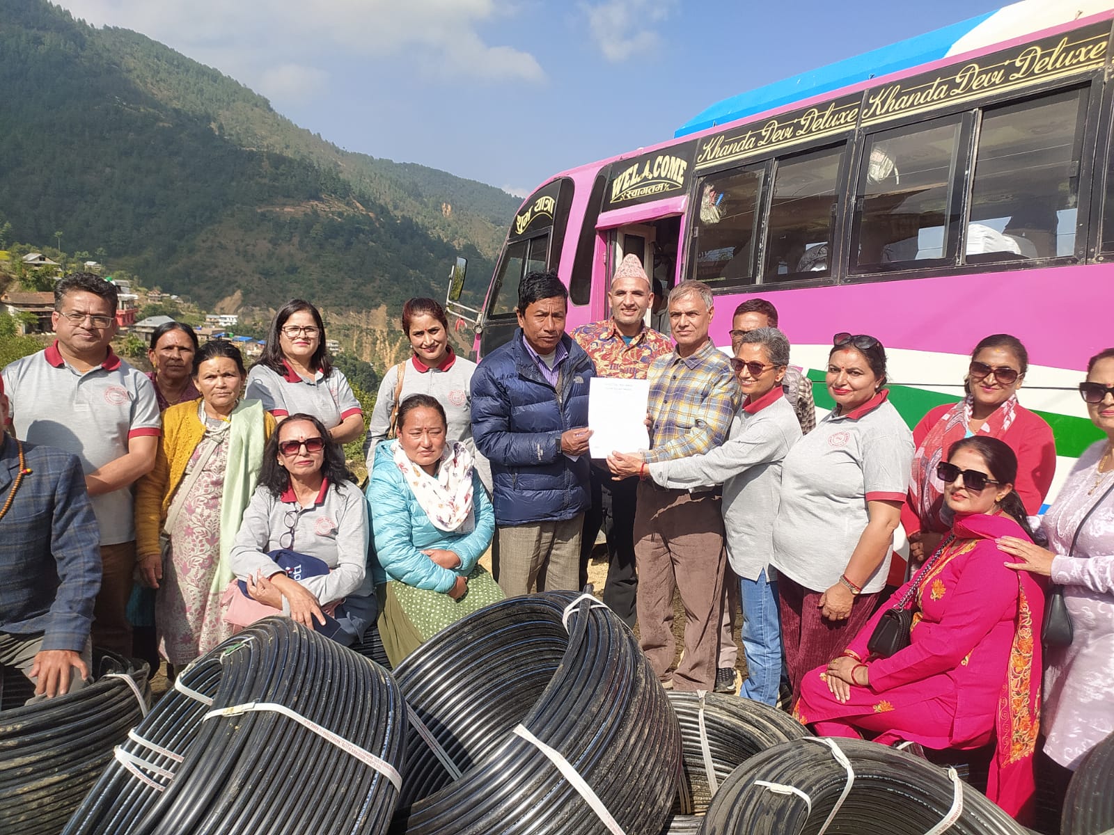 बेथानचोक ४ का बाढीपहिरो पीडित घरपरिवारलाई सामुदायिक सेवा समाजको सहयोग