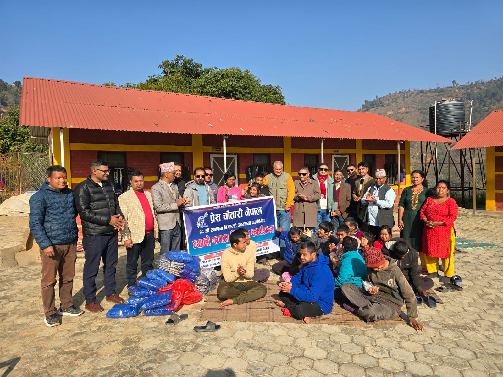 प्रेस चौतारी काभ्रेले स्थापना दिवसमा अटिजम भएका व्यक्तिलाई न्यानो कपडा सहयोग