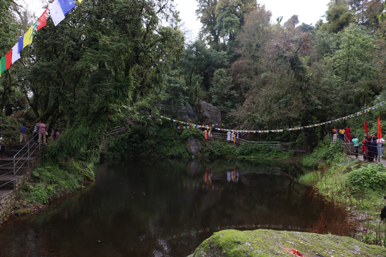 रोशीको चुचुरोमा अनौठो पोखरी, सदाबहार कन्चन पानी सञ्चय हुने